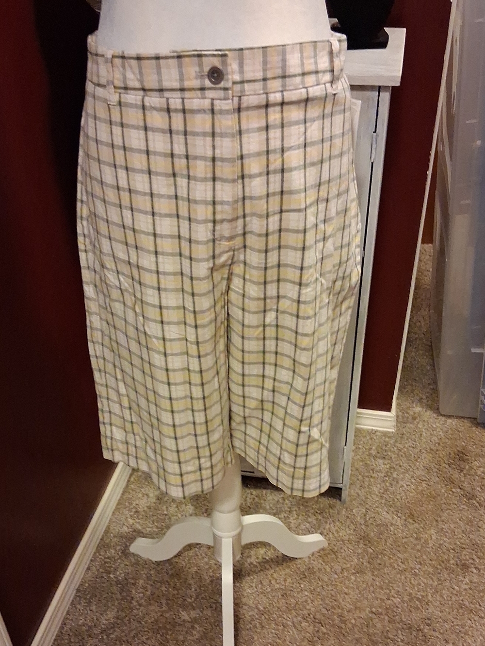 Laura Scott Plaid Flat Front Shorts in Cream, Gray and Tan